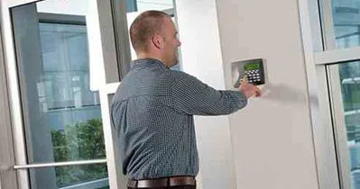 Chicago Lock & Locksmith Chicago, IL 312-763-5150 - Comm-Locksmith-key
